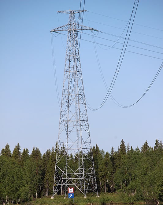 Rakenteilla olevaa Koillis-Lapin Sähkön sähköverkkoa (kuva: Koillis-Lapin Sähkö). 