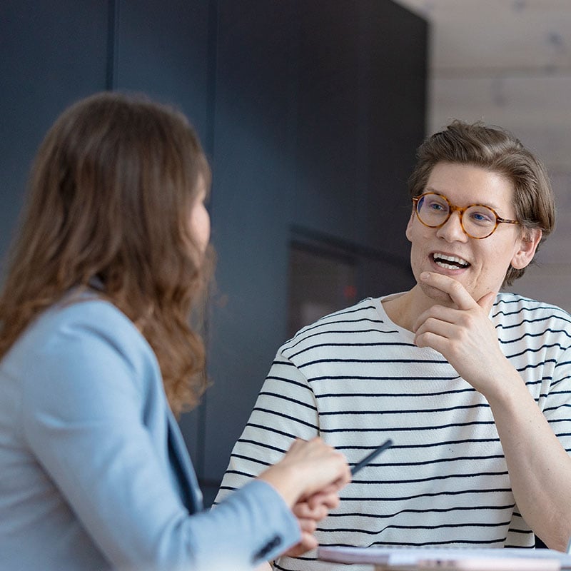 HR experts discuss at the table