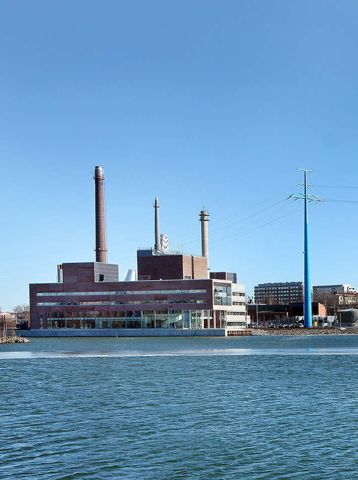 Vaasan Sähkön rakennus aurinkoisena päivänä, kuva: Vaasan Sähkö