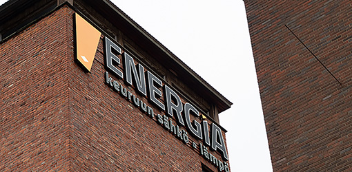 Kuva Keuruun Energian rakennuksesta ja Keuruun Energian logosta.