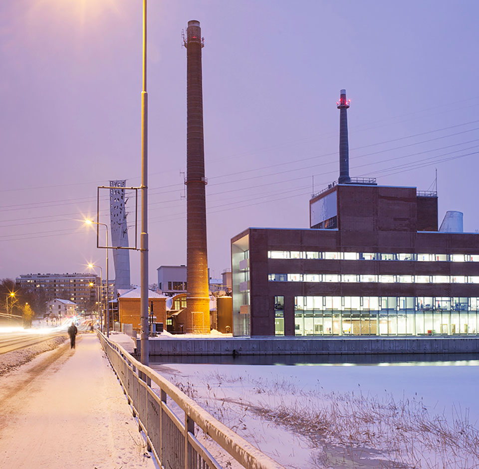 Vaasan Sähkön sähkölaitos ja silta.