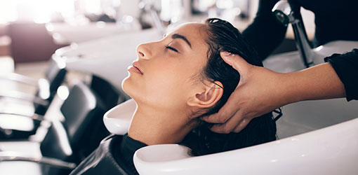 Hårvask i skønhedssalon
